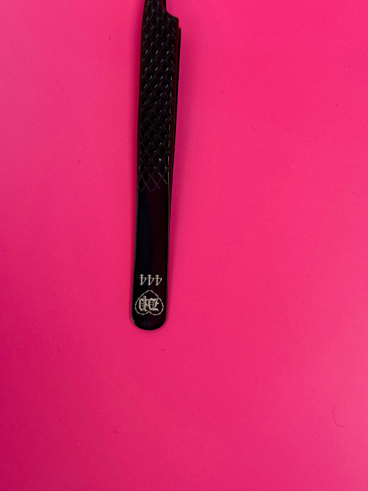 Die Pretty “ICONIC DUO” Tweezers — 444 & 888